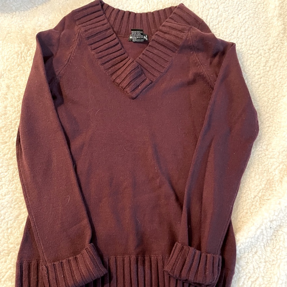 V-NECK SWEATER